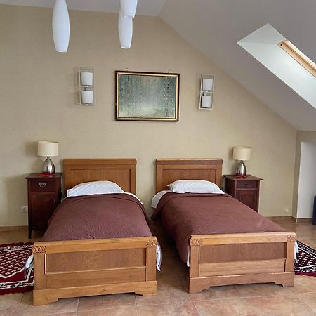 Classic Car Museum Apartment Riga Bagian luar foto
